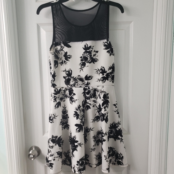 White and Black Floral Dress with Mesh - Picture 3 of 5